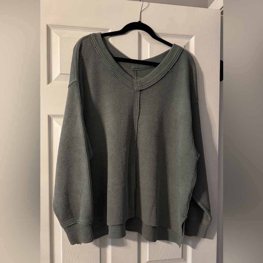 Women's V-Neck Sweater - Green